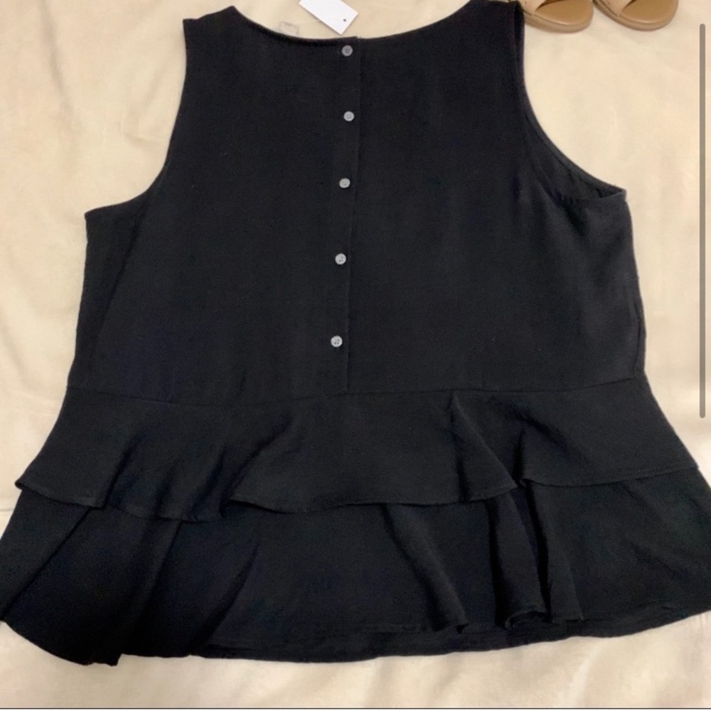 Back button and peplum black tank - Loft - Size L - NWT